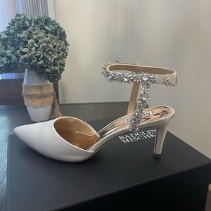 Badgley Mischka Esmeralda Embellished Silk Ivory pumps